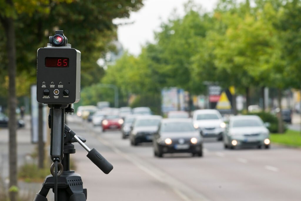 Come Funzionano gli Autovelox Mobili con Pattuglia Nascosta