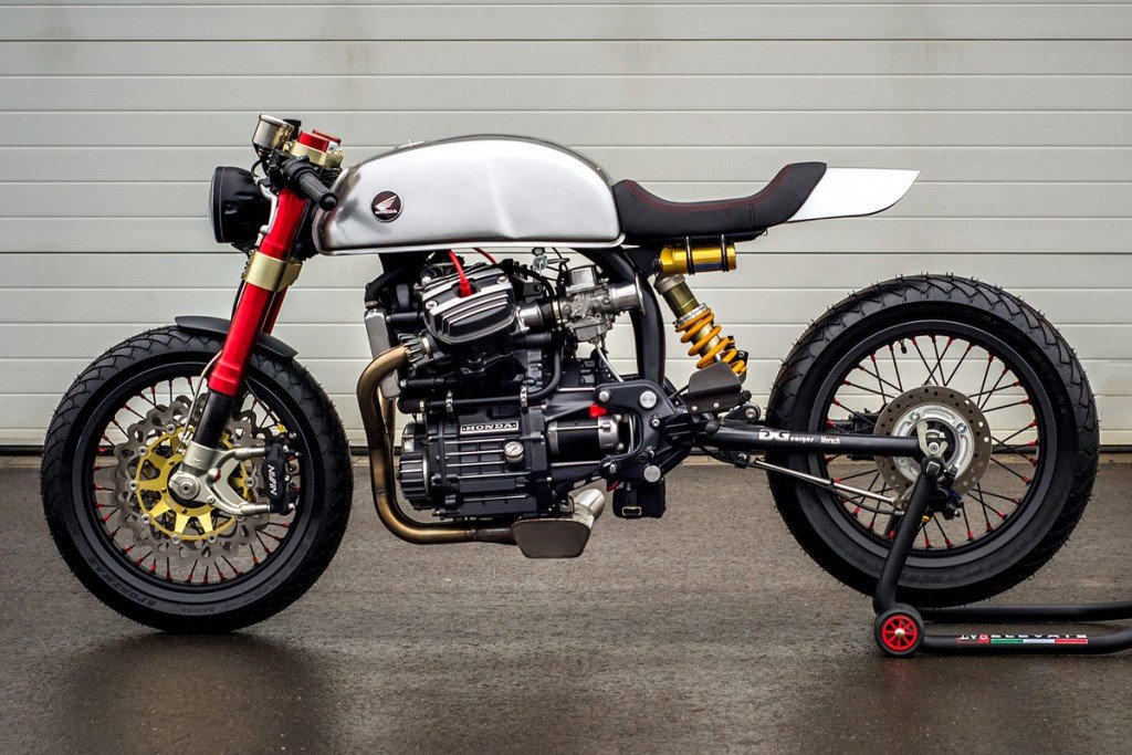 Come trasformare una Honda Hornet in una cafe racer unica