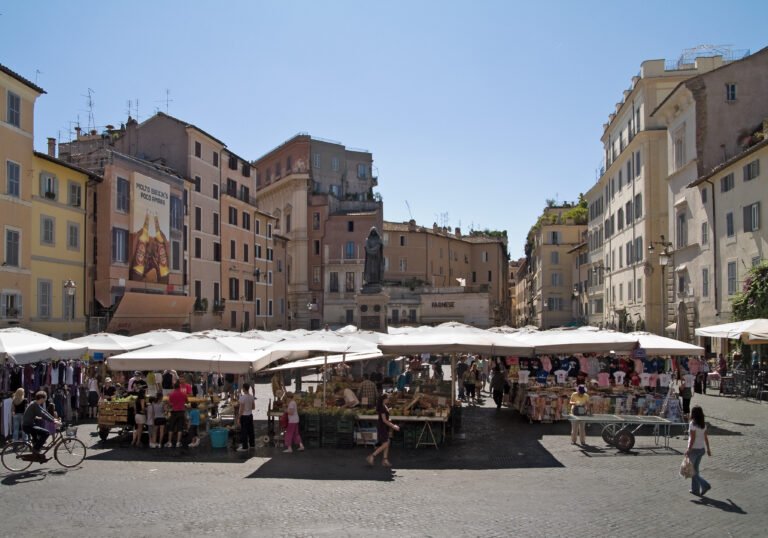 Cosa Vedere nel Campo dei Fiori a Roma: Attrazioni e Curiosità 13 campo fiori 2