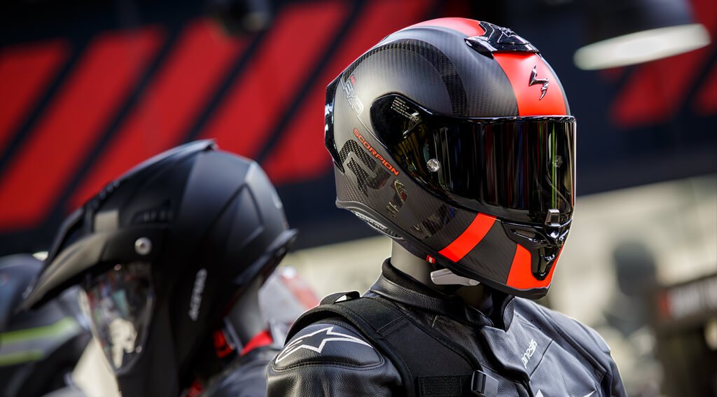 Come scegliere il casco moto: quali caratteristiche considerare