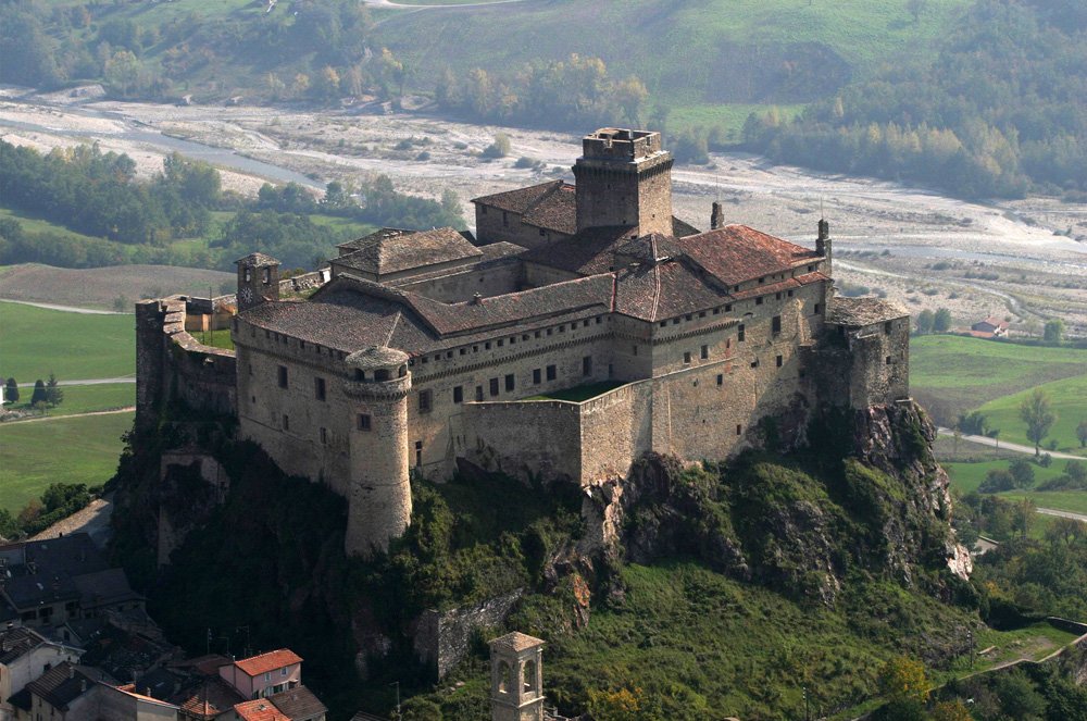 Quali storie di fantasmi si celano nel Castello di Bardi