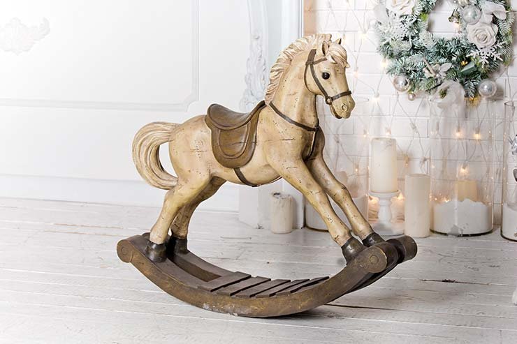 Cosa Sono e Come Riconoscere un Cavallo di Legno Antico