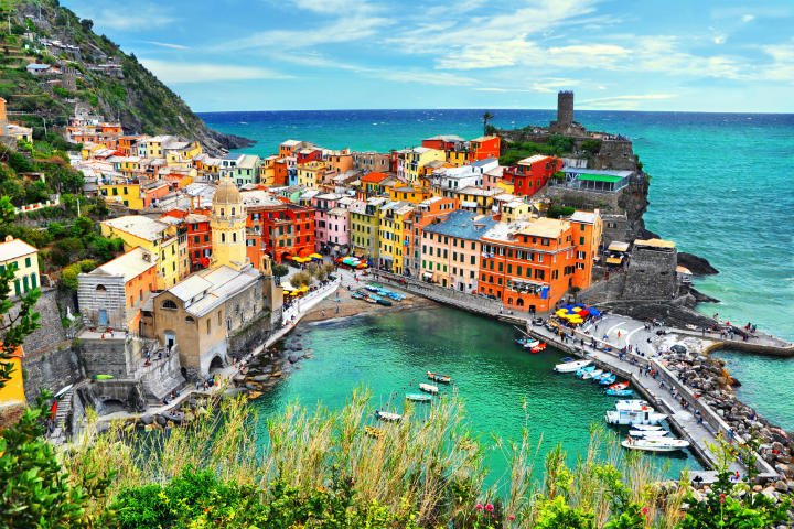 Qual è la nota località a ovest delle Cinque Terre da visitare