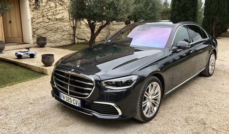 Perché Scegliere la Mercedes-Benz Classe S o la Maybach First Class