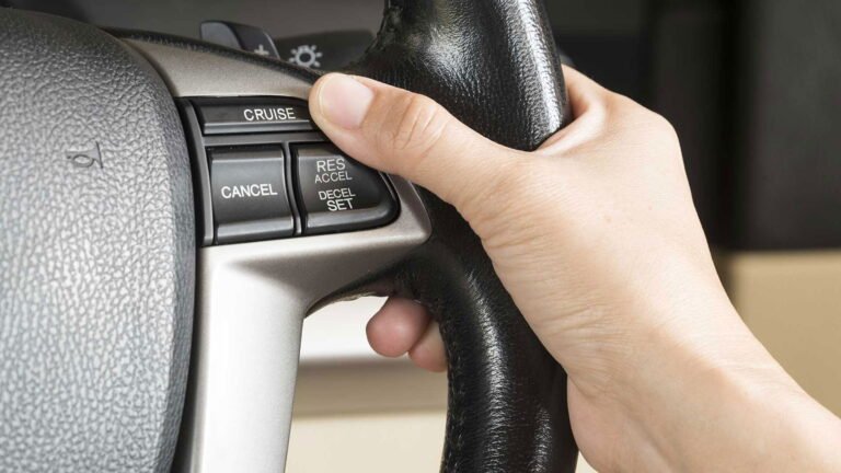 Come funziona il cruise control sulla Dacia Sandero e quali vantaggi offre 46 cruise control