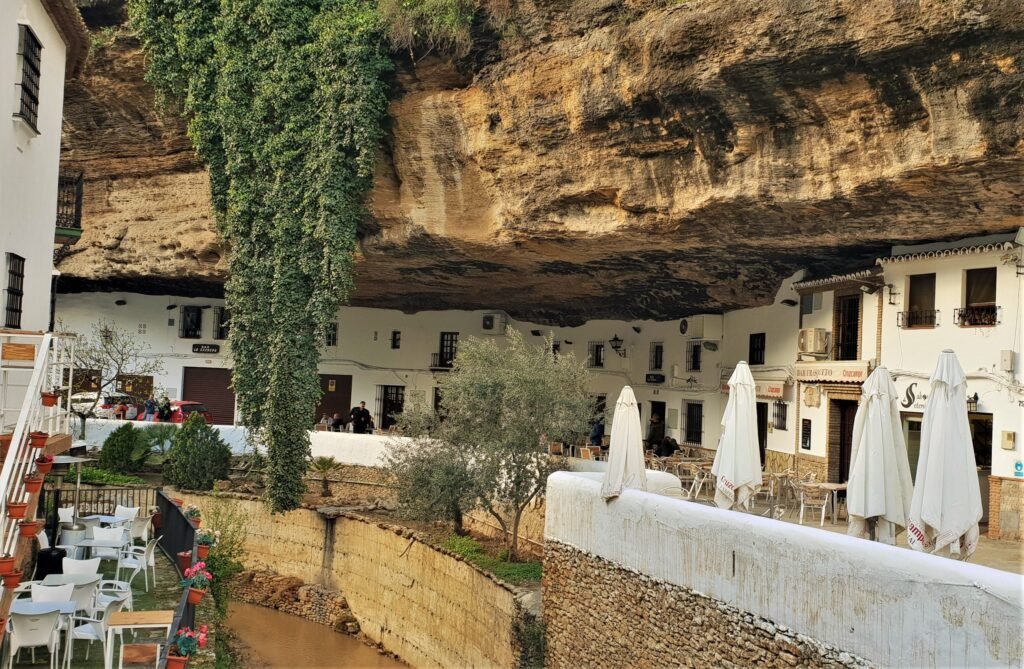 Cosa Vedere a Setenil de las Bodegas: I Luoghi Imperdibili