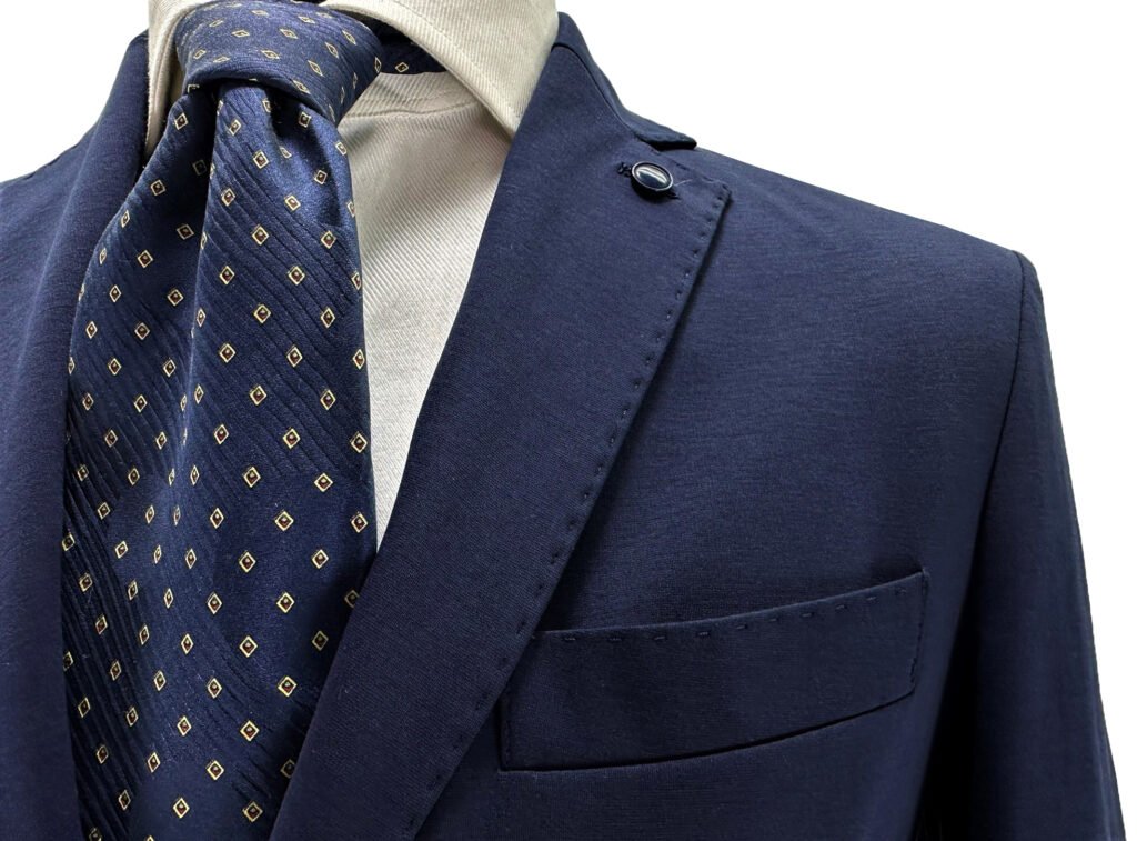 Come abbinare una giacca blu da uomo per un look impeccabile 7 Come abbinare una giacca blu da uomo per un look impeccabile