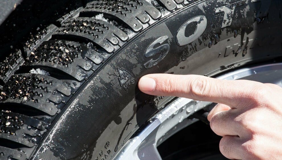 Da quando è obbligatorio montare le gomme invernali su auto e moto