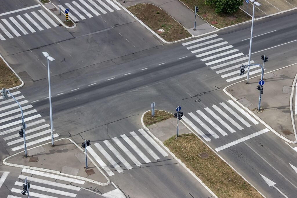 Perché l’autostrada non ha incroci a raso che la attraversano