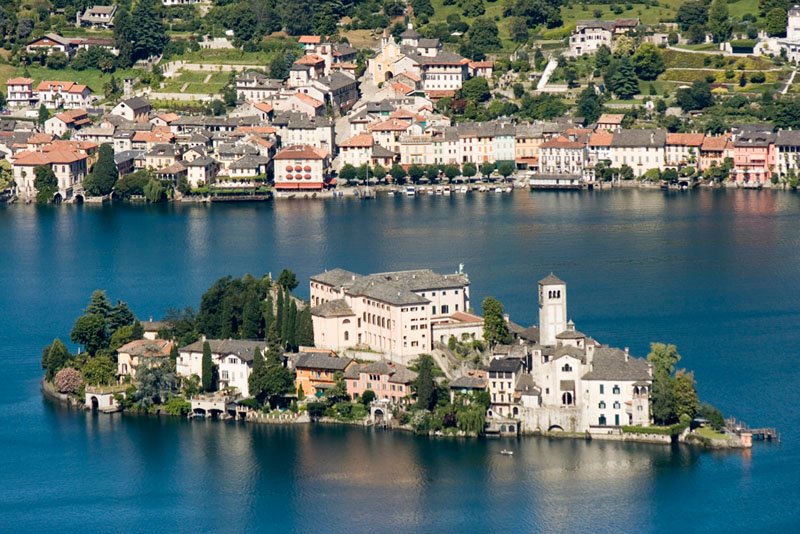 Qual è il lago a ovest del Maggiore e quali attrazioni offre