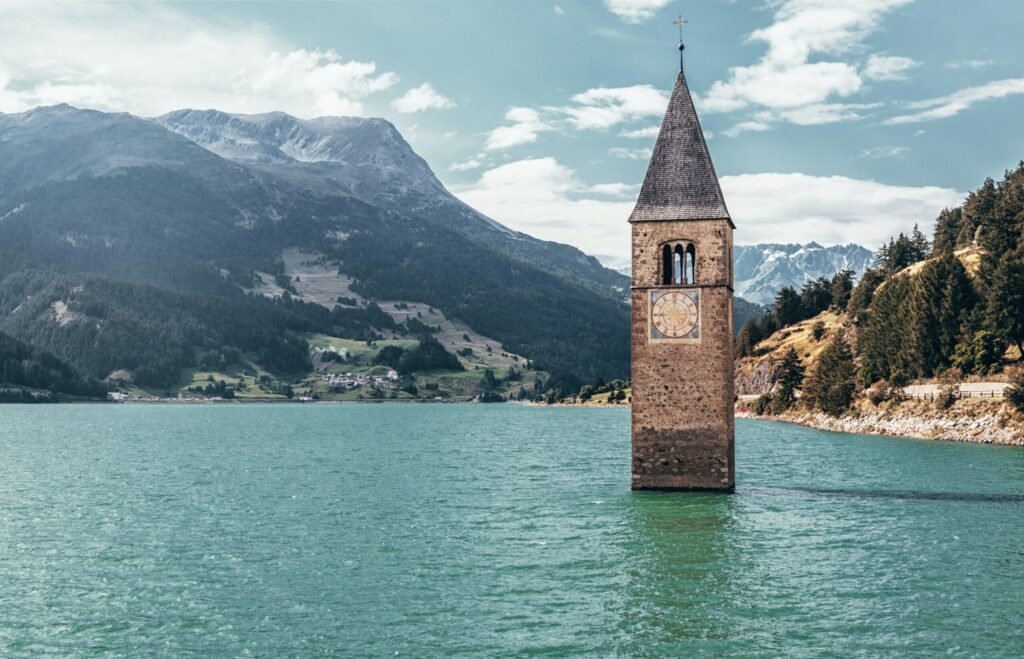 Perché il lago con campanile in mezzo è una meta da visitare