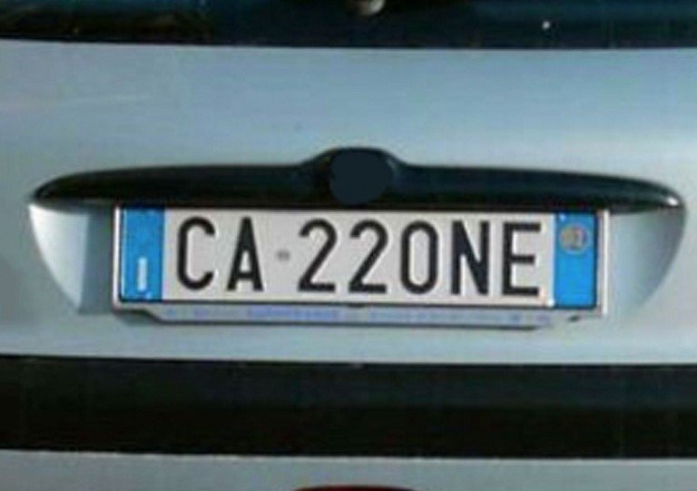 Qual è il modo per scoprire l’anno di immatricolazione da una targa