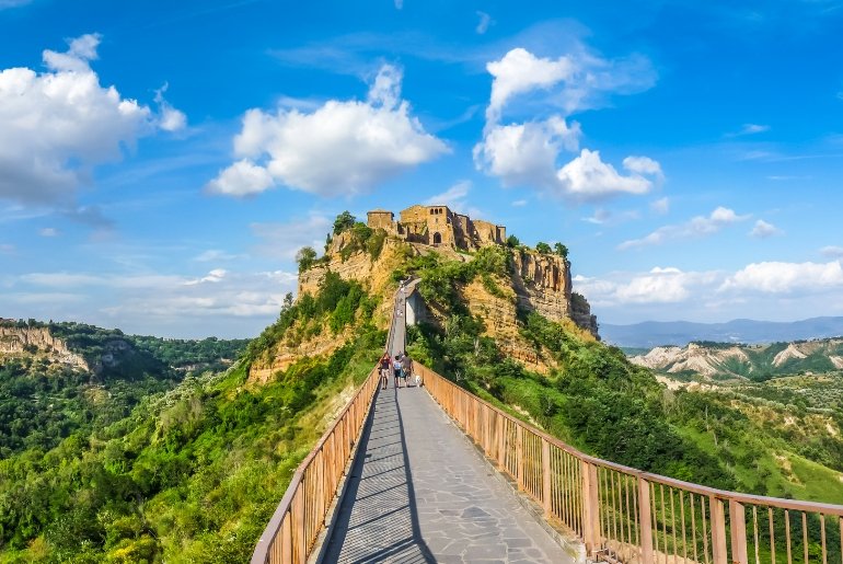 Quali sono i principali paesi al confine tra Lazio e Toscana