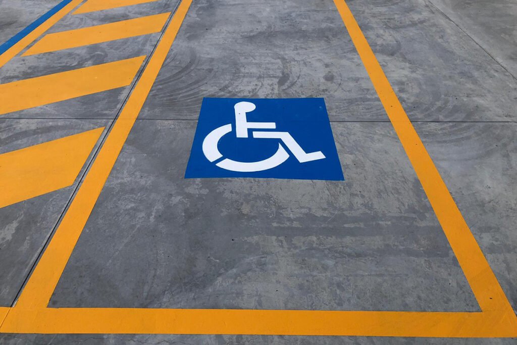 Cosa fare se ti hanno multato per parcheggio disabili e rimozione