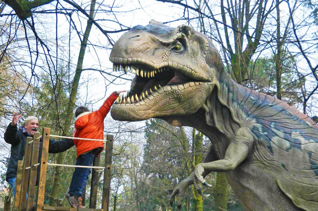 Quali Attrazioni Offre il Parco dei Dinosauri a Zafferana Etnea