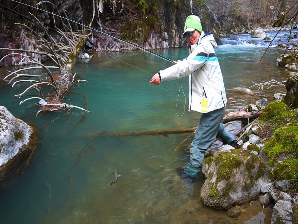 Come si pesca nei torrenti in modo efficace e responsabile