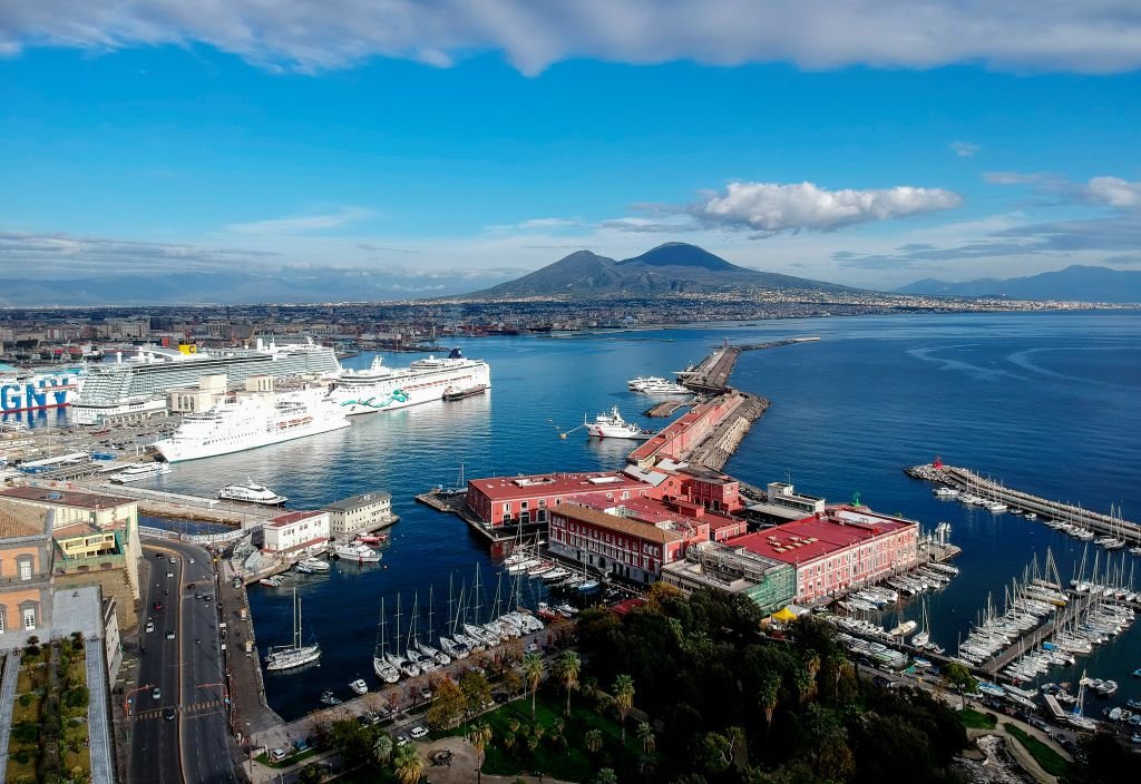 Come arrivare al porto di Napoli Indicazioni stradali dettagliate