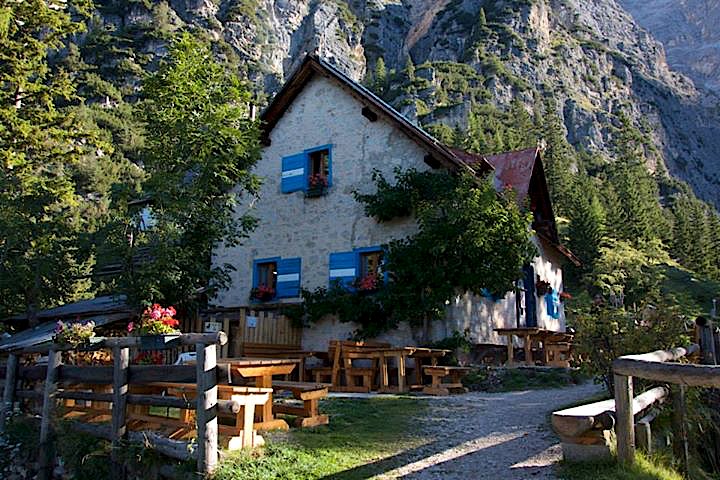 Quali attività e attrazioni offre il Rifugio San Lucio in Val Cavargna