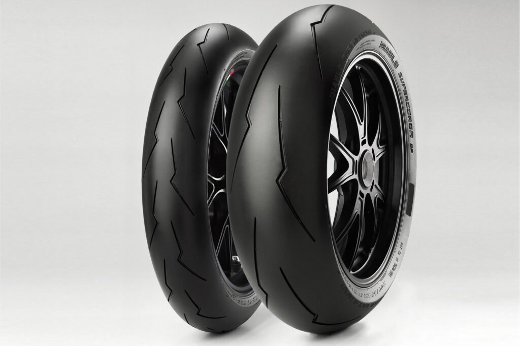 Cosa rende le gomme Pirelli Diablo Supercorsa SP la scelta ideale per le moto