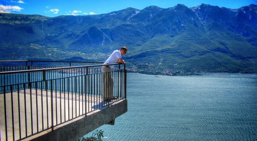 Cosa rende la Terrazza del Brivido a Viale Europa a Tremosine così unica