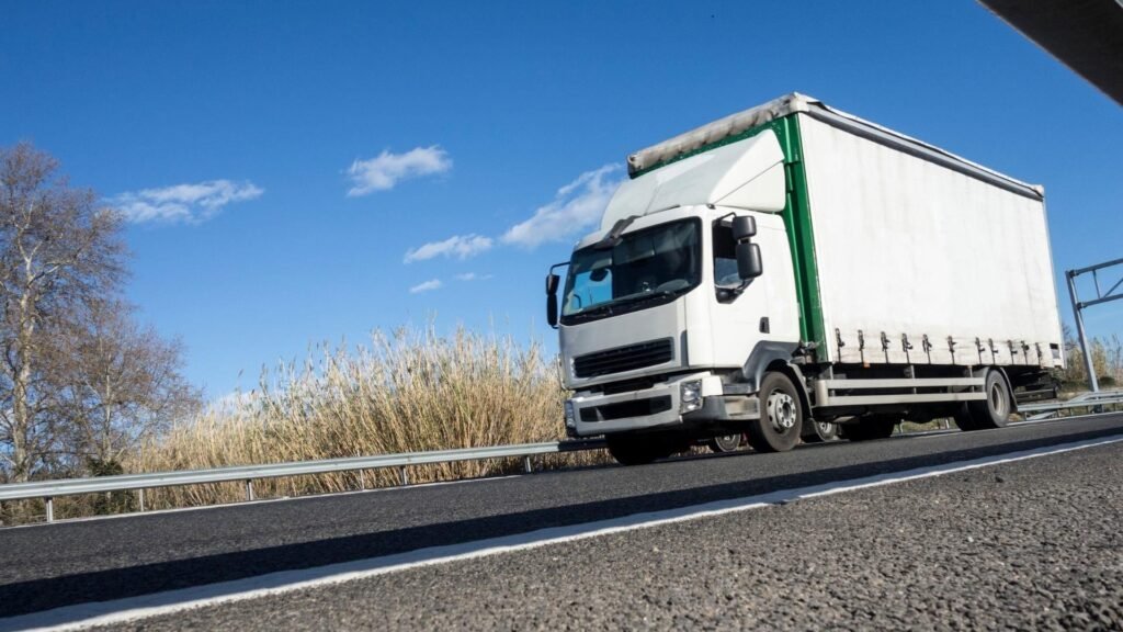 Come funziona il trasporto di persone su autocarro per uso proprio