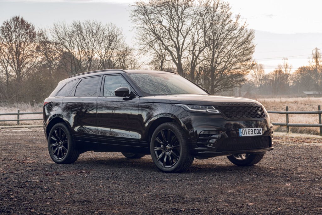 Cosa rende la Range Rover Velar Black un SUV così desiderabile